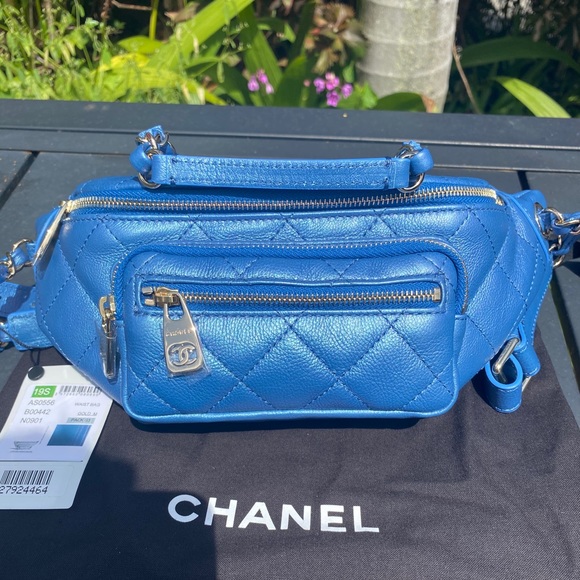 NEW CHANEL Iridescent Blue Quilted Waist Bel - Picture 4 of 16